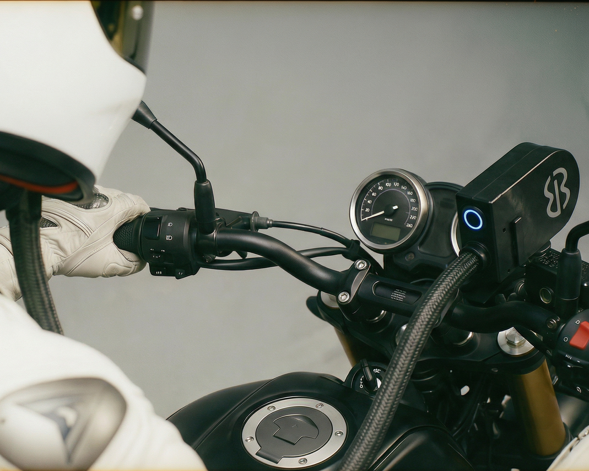 Motorcycle Helmet Air Purifier — Clip-On HEPA